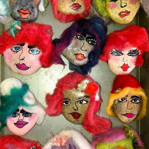 Faces painted on rock, wool hair, wax coating - Picture 5 of 5